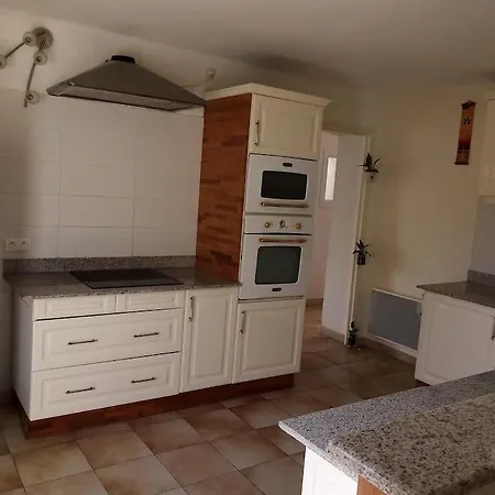 Apartment 06av3 - Bas De Dans Un Cadre Magnifique !