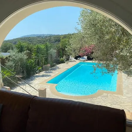 Apartment 06av3 - Bas De Dans Un Cadre Magnifique !